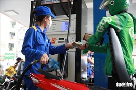 ​Gasoline prices rise slightly in Vietnam