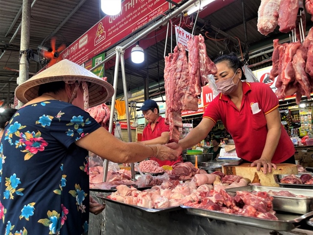 Thị trường trong nước sức tiêu thụ thịt heo chưa có nhiều cải thiện do người dân thắt chặt chi tiêu. ẢNH: TÚ UYÊN