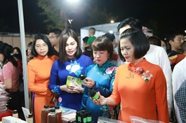 Long Bien District trade fair underway in Hanoi