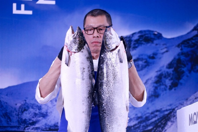 Giới thiệu cá hồi Na Uy tại hội thảo. Ảnh: CT