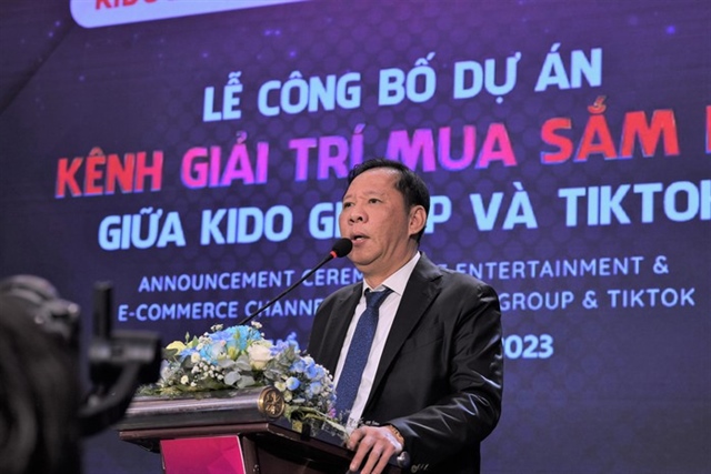 Trung tâm thương mại đầu tiên ở Việt Nam bán hàng trên mạng xã hội - Ảnh 1.
