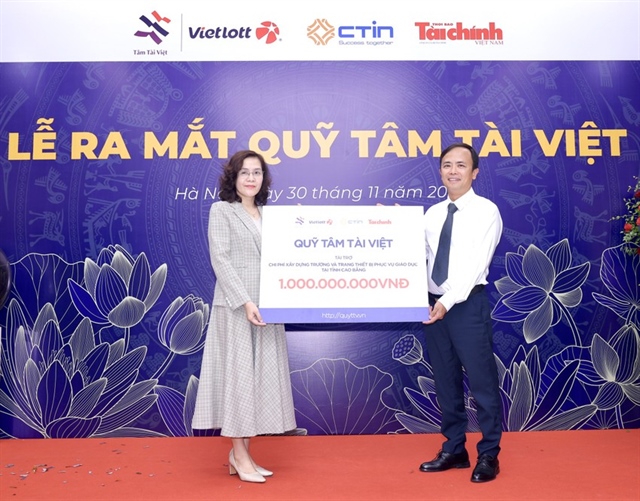 Quỹ Tâm Tài Việt trao tặng 1 tỉ đồng đến UBND tỉnh Cao Bằng. Ảnh: X.Đ