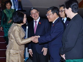 Chủ tịch Quốc hội Vương quốc Campuchia đến Hà Nội, bắt đầu thăm Việt Nam