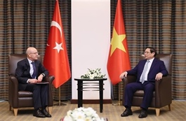 Prime Minister hosts Turkish finance, industry ministers