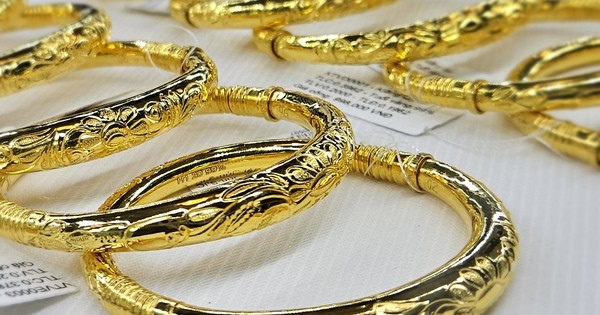 Giá vàng nhẫn, vàng trang sức "bốc hơi" cả triệu đồng