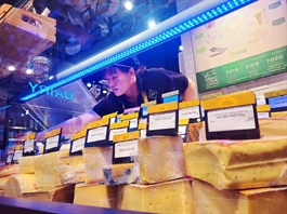 ​Ho Chi Minh City consumers show less interest in foreign delicacies ahead of Tet