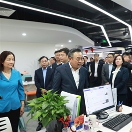Hanoi mayor calls on hi-tech firms to boost production after Tet
