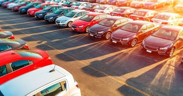Tiêu thụ ô tô giảm mạnh đến 50%