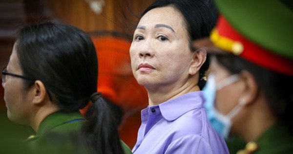 Bị cáo Trương Mỹ Lan cùng chồng đã có đơn về việc khắc phục hậu quả vụ án Ảnh: HOÀNG TRIỀU