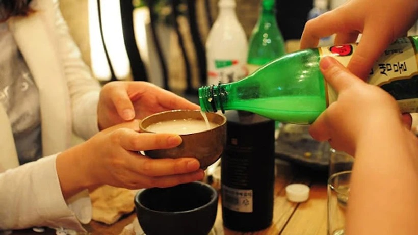Hàn Quốc: Nhà hàng và quán ăn được phép bán rượu theo ly từ tháng 4 năm nay
