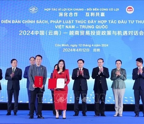 Vietnam, China to step up cooperation strategy for mutual development