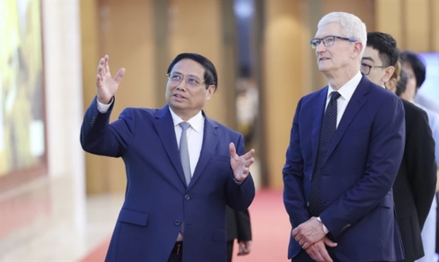Vietnamese Prime Minister Pham Minh Chinh holds a reception for Apple CEO Tim Cook on April 16, 2024. Photo: VNA