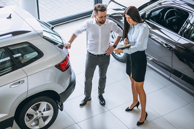 Những câu hỏi mà dân bán ô tô không thích nghe vì khó moi tiền khách hàng