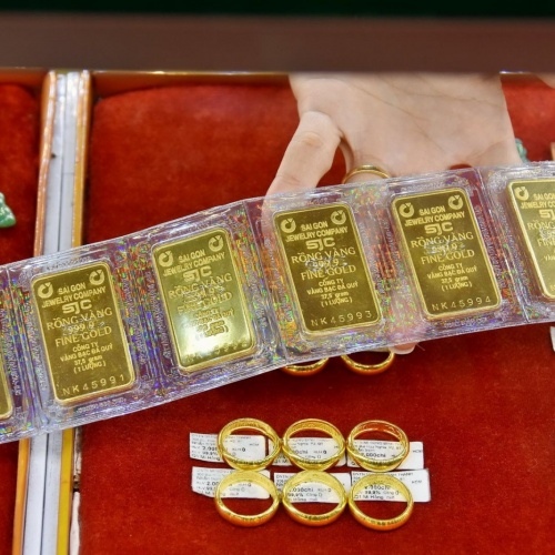 C.bank to auction nearly 17,000 gold taels on April 22