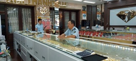 ​Over $19,600 worth of gold products of unclear origin seized in Ho Chi Minh City