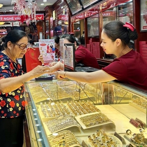 Central bank moves gold auction to tomorrow