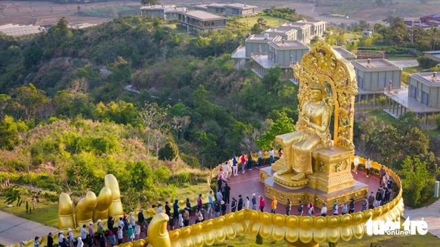 An aerial view captures the serene landscape of Samten Hills Dalat, adorned with structures crafted in the Vajrayana Buddhist architectural style inspired by India. Located in Lam Dong Province within Vietnam's Central Highlands region, it stands as a testament to spiritual and architectural harmony. Photo: M.V. / Tuoi Tre