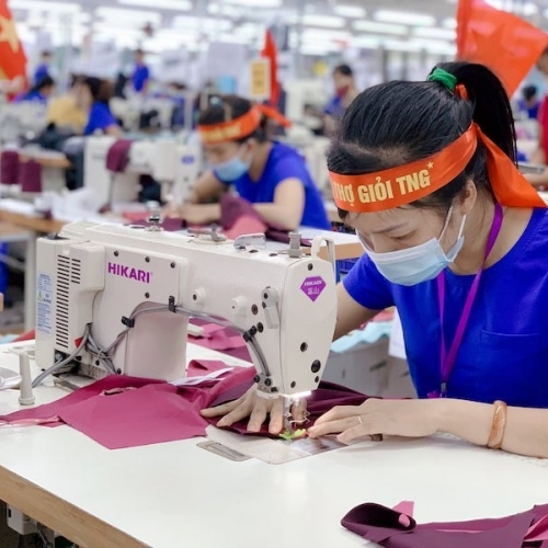 Raw material trading center boosts competitiveness of Vietnamese footwear industry