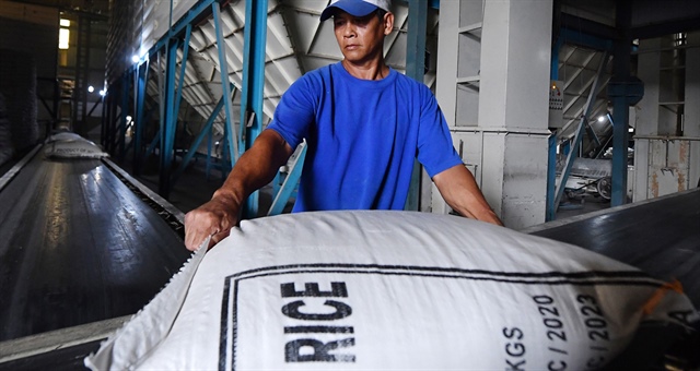 Doanh nghiệp bán ‘đại hạ giá’, gạo Việt lao dốc về mức thấp nhất thế giới | Vietstock