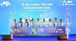 Festival promoting cashless payments opens in HCM City