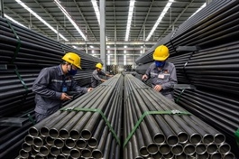 Market cushioned by steel share gains