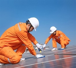 Vietnam encourages people to sell excess rooftop solar power