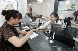 Banking stocks boost VN-Index to approach 1,270 points