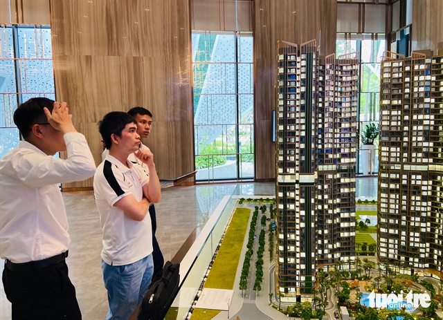 Customers learn about real estate projects in Hanoi. Photo: Quang The / Tuoi Tre