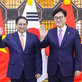 PM urges South Korea to further open market for Vietnamese goods