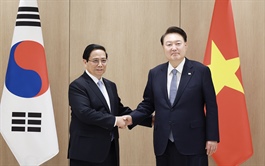 ​S. Korean president pledges to help Vietnam with semiconductor training