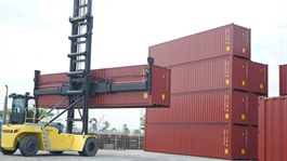 ​Foreign firms buy Vietnamese shipping containers to offset shortage