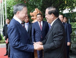 ​Vietnam, Cambodia vow to prevent hostile forces from dividing bilateral friendship