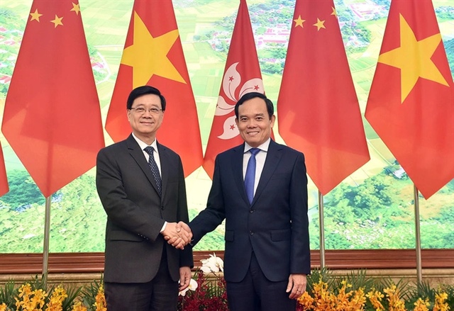 This image shows officials of Vietnam and Hong Kong exchanging one of the cooperative agreements signed between the two sides in Hanoi on August 1, 2024. Photo: Vietnam Government Portal