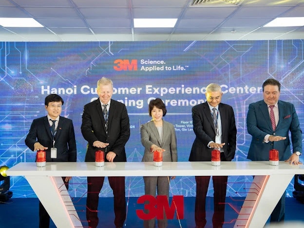 U.S. Ambassador to Vietnam Marc E. Knapper expressed his belief that the newly-launched 3M Science and Technology Center in Hanoi will become an advanced research and development hub that will drive innovation and the development of leading tech firms. Photo: T.Ha / Tuoi Tre