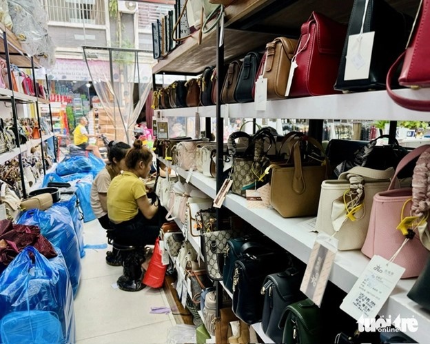 ​Chinese goods warehouses proliferate along Vietnam border