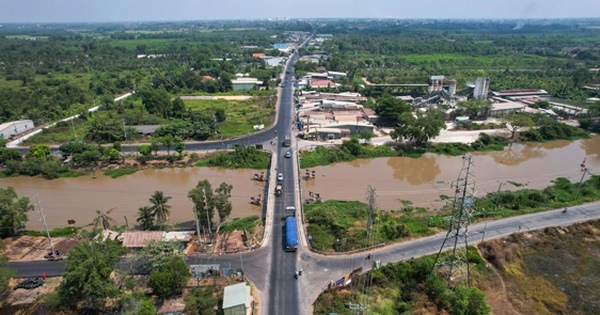 Kênh Thầy Cai - khu vực giáp ranh TP HCM và Long An, nơi tuyến Vành đai 4 TP HCM đi qua Ảnh: HOÀNG TRIỀU