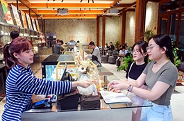 ​Vietnam records at least 30,000 F&B store closures in Jan-June