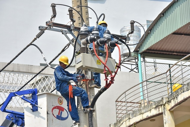 Giá điện tăng sẽ ảnh hưởng đến đời sống của người dân và hoạt động của doanh nghiệpẢnh: TẤN THẠNH