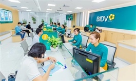 Blue-chip stocks help lift VN-Index