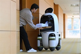 ​Da Nang tourism complex purchases $15,000 hotel robot