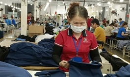 Factories struggle to find workers to fulfill year-end orders