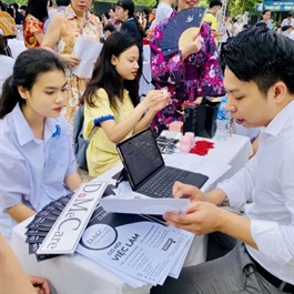 Hanoi's economic growth spurs recruitment drive across sectors