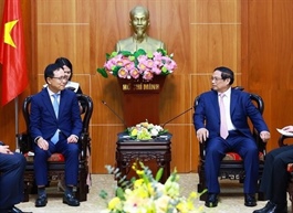 PM receives leaders of foreign groups in Bắc Ninh