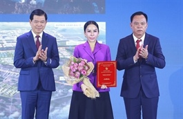 Đồng Nai hands over investment certificates to 17 projects