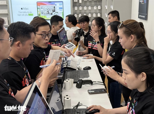 ​iPhone 16 sale launch sparks explosive online buzz in Vietnam