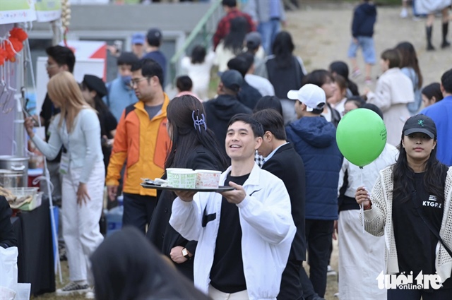 Fest-goers excited to savor the symbolic Vietnamese phở