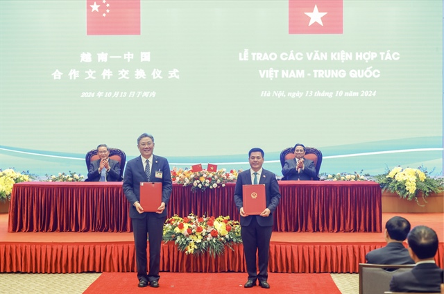 ​Vietnam, China exchange 10 cooperation deals