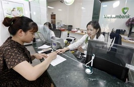 Bank stocks help VN-Index snap three-day losing streak