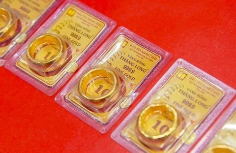 Domestic gold prices soar on back of global trend