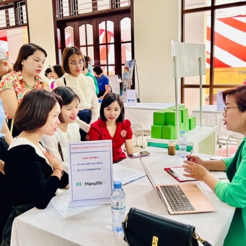 Year-end hiring spree as Hanoi companies ramp up recruiting